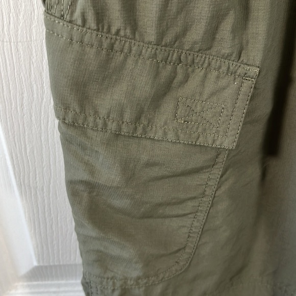 The North face nylon cargo style shorts - Picture 6 of 15